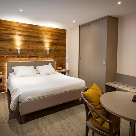 Hotel Logis De La Tour