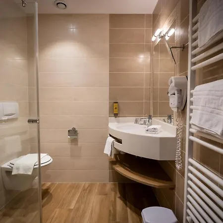 Logis De La Tour 希伯维列