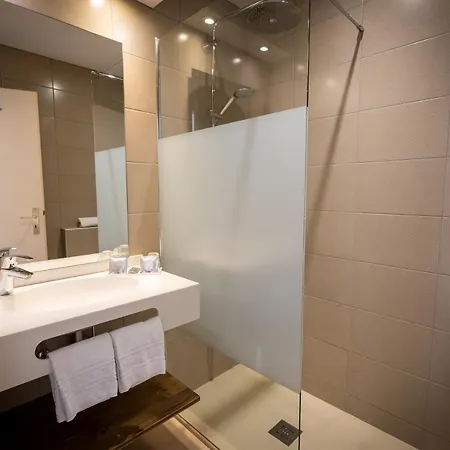 Logis De La Tour Hotel 3*