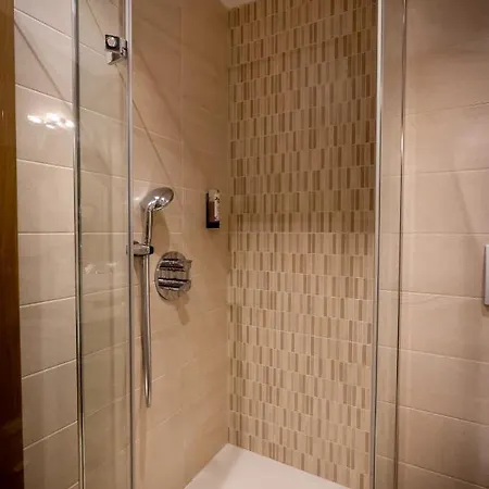 酒店 Logis De La Tour 3*