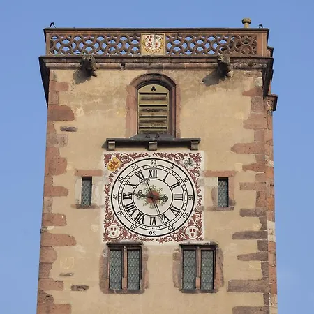 Logis De La Tour מלון