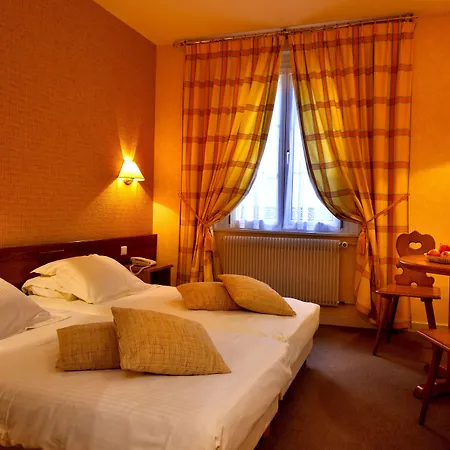 호텔 Logis De La Tour 3*