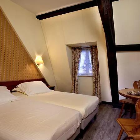 Logis De La Tour 3*