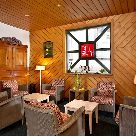 Logis De La Tour Hotel 3*