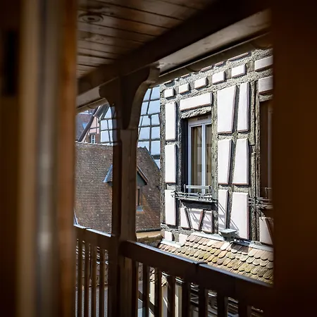 Logis De La Tour Hotel