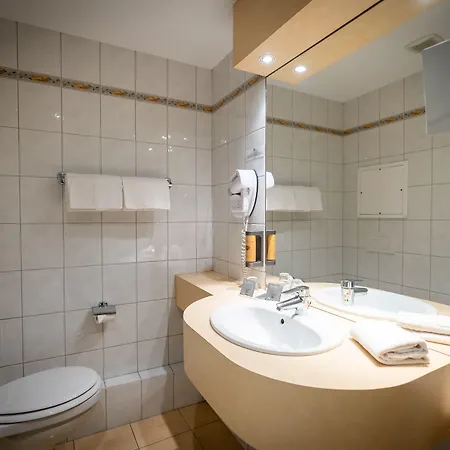 Hotel Logis De La Tour