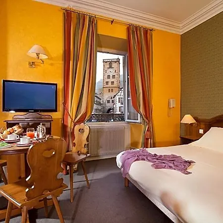 Logis De La Tour Hotel 3*