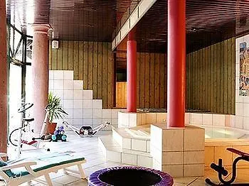 Hotel Logis De La Tour 3*