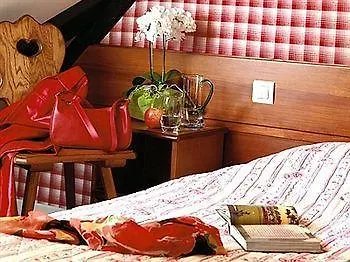 Logis De La Tour Hotel