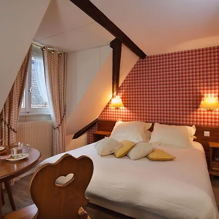 Logis De La Tour Hotel