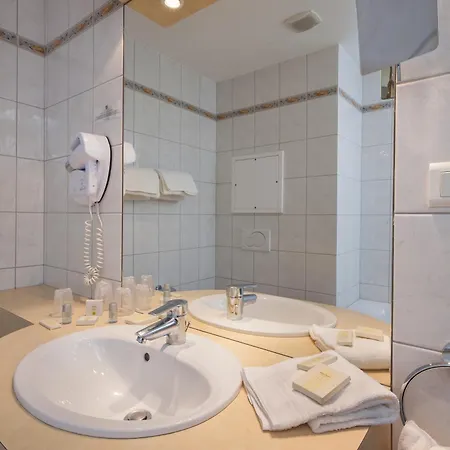 Logis De La Tour 酒店 希伯维列