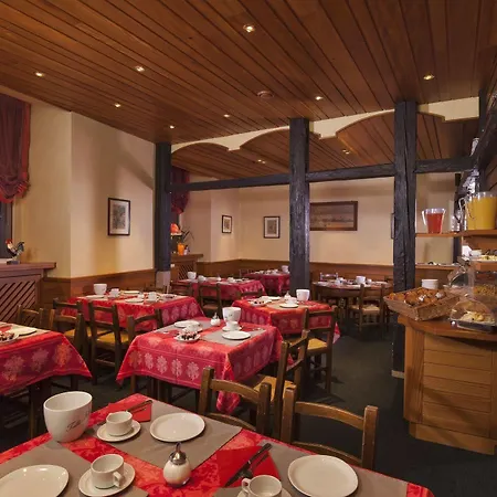Logis De La Tour Hotel 3*