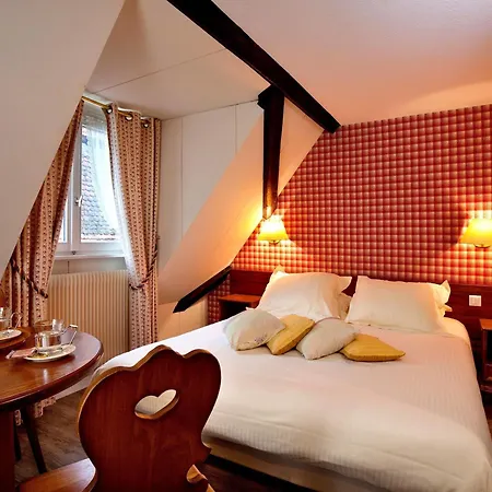 Logis De La Tour Hotel 3*