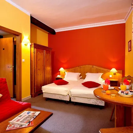 Logis De La Tour 3* 리보빌레