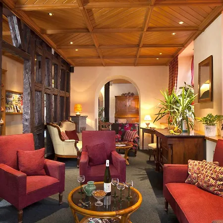 Logis De La Tour فندق ريبوفيل