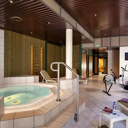 Logis De La Tour Hotel 3*