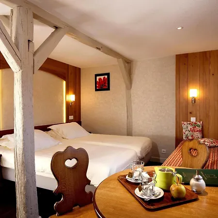 Logis De La Tour 3*