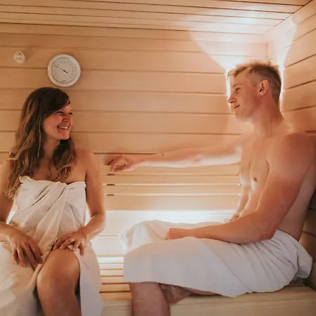 Hotel Logis De La Tour