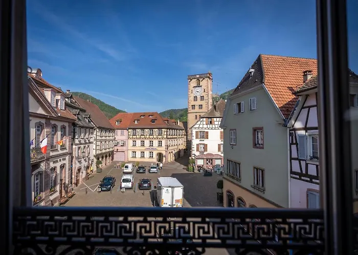 Logis De La Tour Hotel 3*