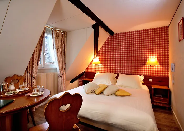 Logis De La Tour Hotel 3*