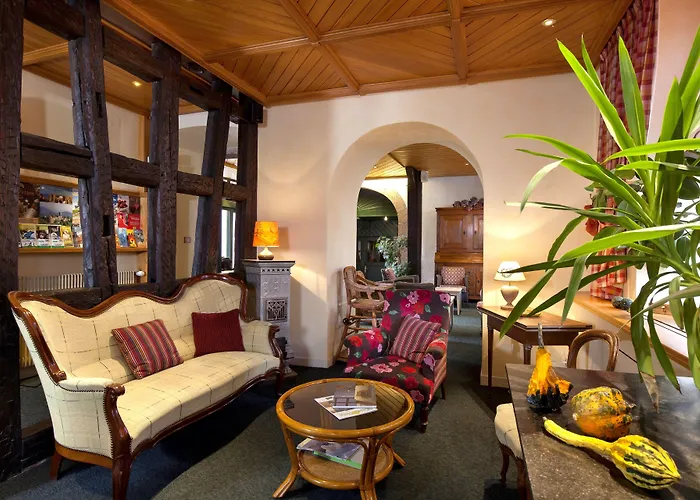 Logis De La Tour Hotel