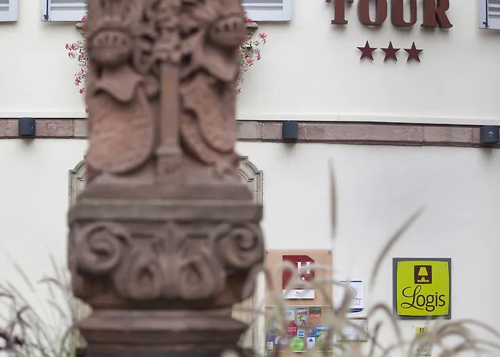 Logis De La Tour Hotel 3*