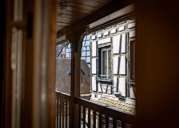 Logis De La Tour Hotel