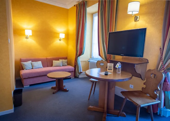 Hotel Logis De La Tour