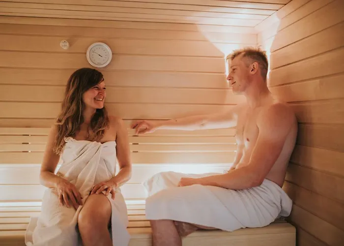 Hotel Logis De La Tour