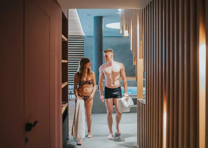 Hotel Logis De La Tour